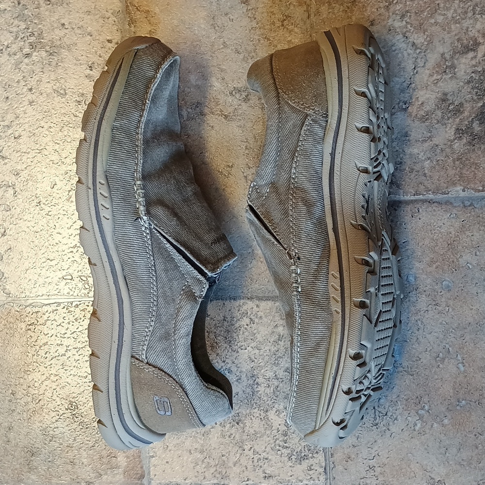 Skechers Relaxed Fit Memory Foam shoes size 7.5 - Picture 8 of 10